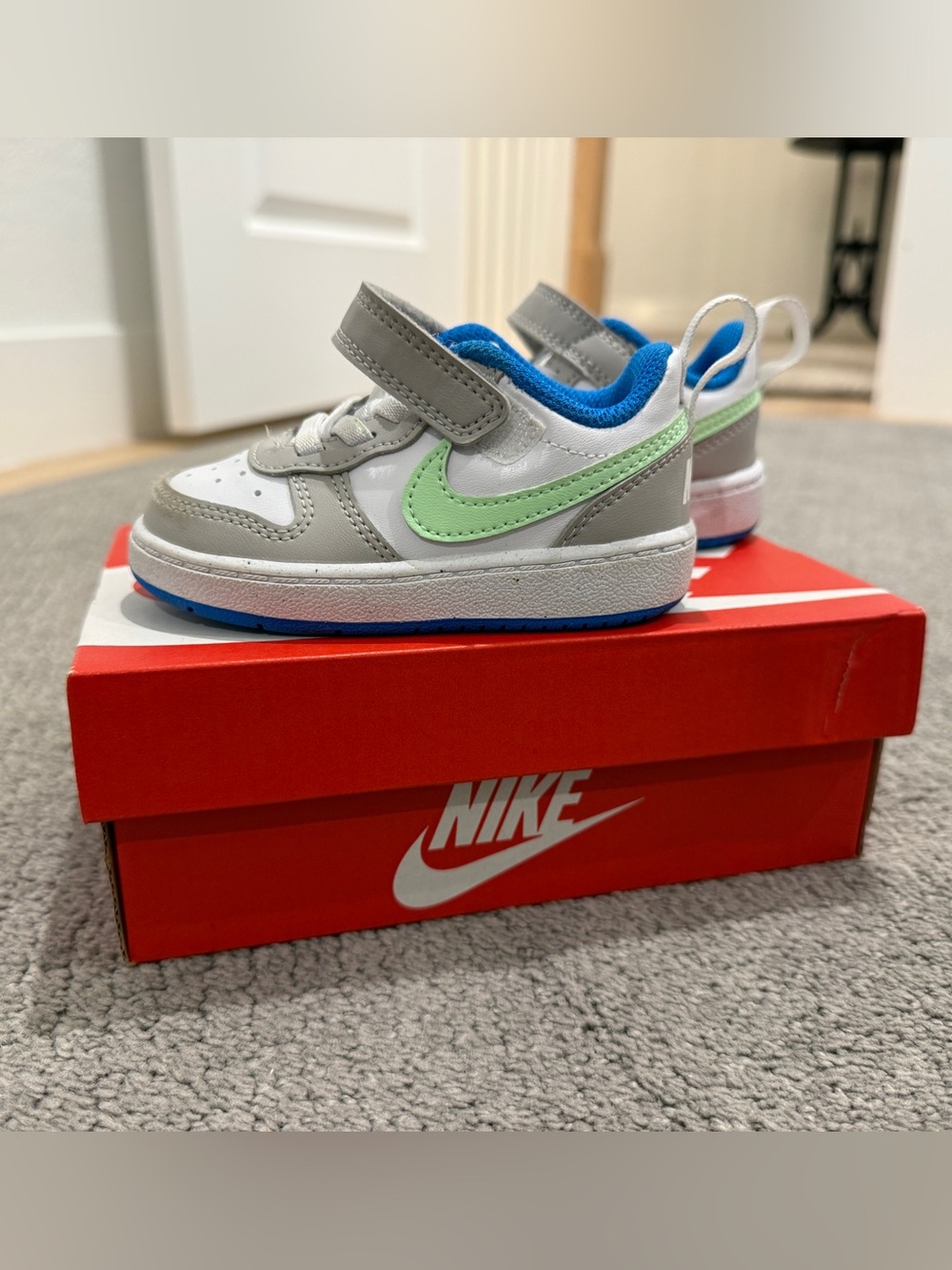 Nike Kids Low-Top Sneaker - White, Gray & Mint with Blue Lining